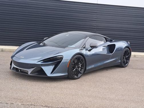 2024 McLaren Artura TechLux