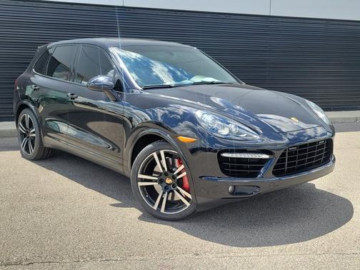 Jet Black Metallic 2014 Porsche Cayenne Turbo