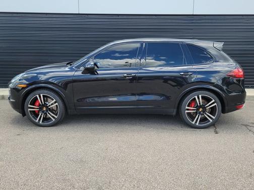 Jet Black Metallic 2014 Porsche Cayenne Turbo