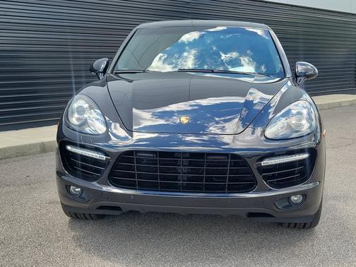 Jet Black Metallic 2014 Porsche Cayenne Turbo