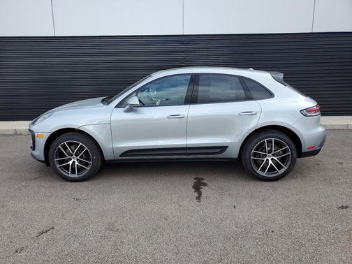 2025 Porsche Macan Base