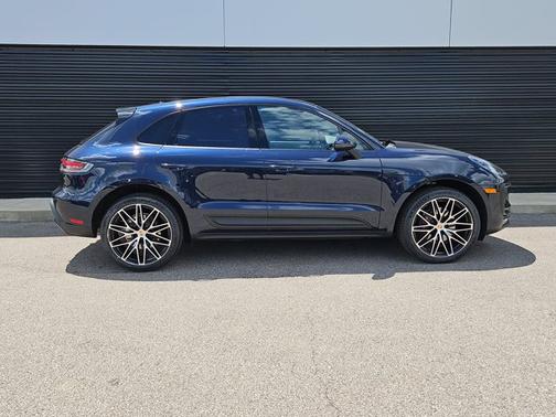 Night Blue Metallic 2023 Porsche Macan