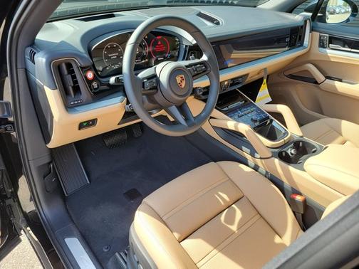 Chromite Black Metallic 2026 Porsche Cayenne