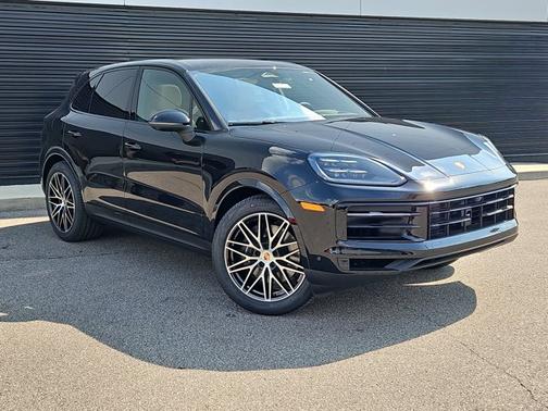 Chromite Black Metallic 2026 Porsche Cayenne