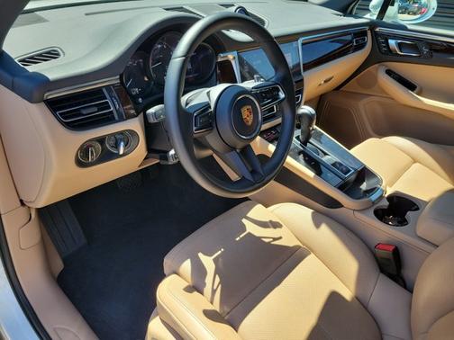 White 2023 Porsche Macan