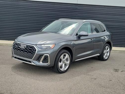 Daytona Gray Pearl Effect 2023 Audi Q5 S line Premium Plus