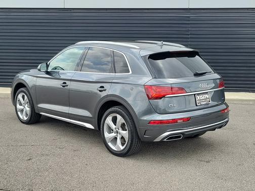 Daytona Gray Pearl Effect 2023 Audi Q5 S line Premium Plus