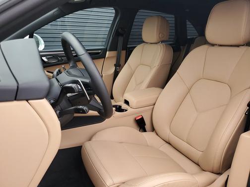 2025 Porsche Macan T