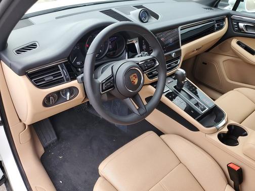2025 Porsche Macan T
