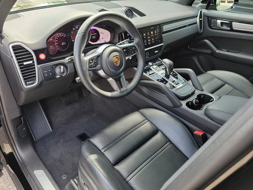 2023 Porsche Cayenne Platinum Edition