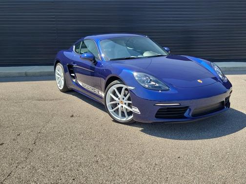 Gentian Blue Metallic 2024 Porsche 718 Cayman Style Edition