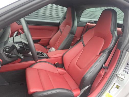 2025 Porsche 911 4 GTS