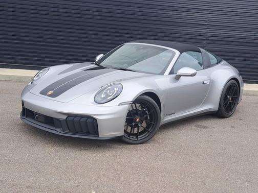 2025 Porsche 911 4 GTS