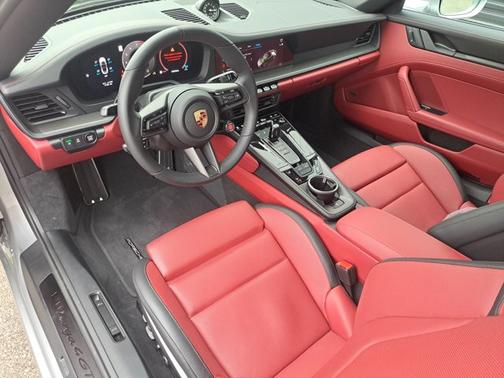 2025 Porsche 911 4 GTS