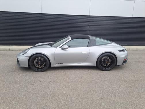 2025 Porsche 911 4 GTS