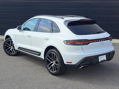 2022 Porsche Macan AWD