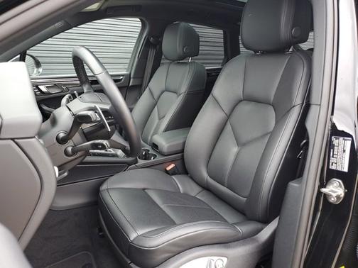 2024 Porsche Macan Base (PDK)