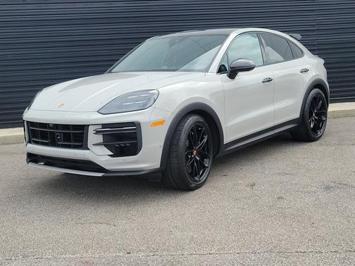 Chalk 2025 Porsche Cayenne Turbo GT