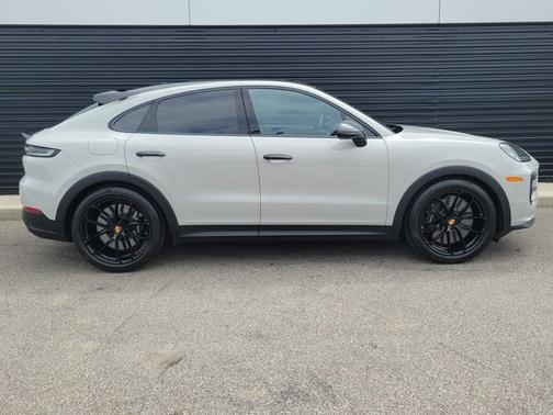 Chalk 2025 Porsche Cayenne Turbo GT