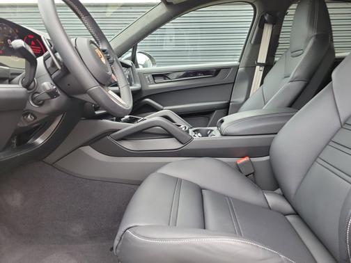 Chalk 2025 Porsche Cayenne Turbo GT