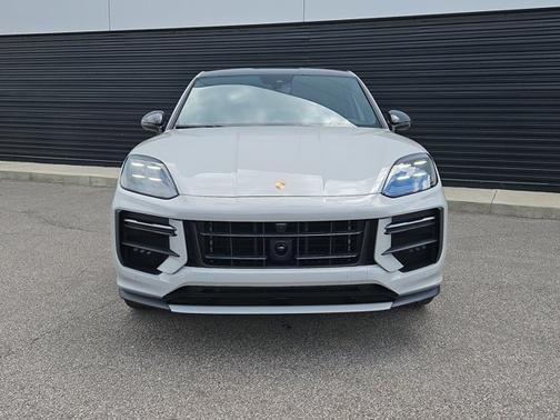 Chalk 2025 Porsche Cayenne Turbo GT