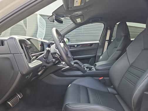 Chalk 2025 Porsche Cayenne Turbo GT