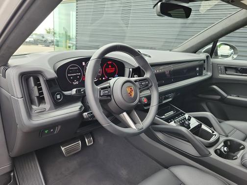 Chalk 2025 Porsche Cayenne Turbo GT
