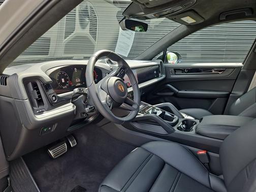 Chalk 2025 Porsche Cayenne Turbo GT