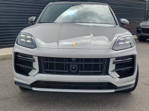 Chalk 2025 Porsche Cayenne Turbo GT