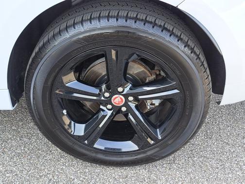 Yulong White Metalllic 2020 Jaguar F-PACE 25t Checkered Flag Limited Edition