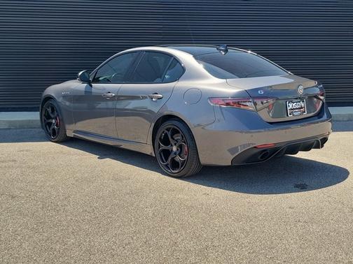 Vesuvio Gray Metallic 2024 Alfa Romeo Giulia Veloce