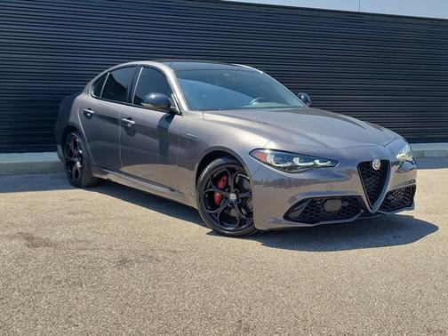 Vesuvio Gray Metallic 2024 Alfa Romeo Giulia Veloce