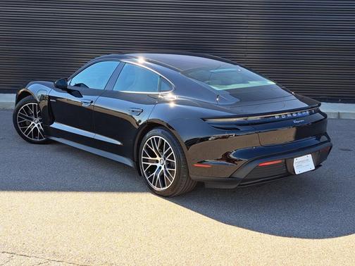 2022 Porsche Taycan 4DR