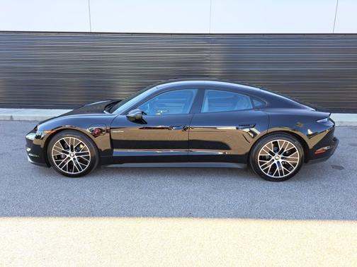 2022 Porsche Taycan 4DR