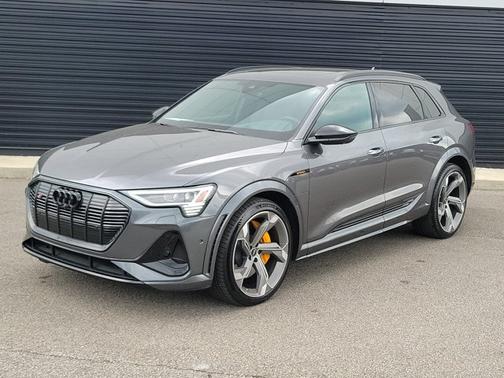 Daytona Gray Pearl Effect 2022 Audi e-tron S Prestige