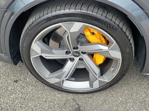 Daytona Gray Pearl Effect 2022 Audi e-tron S Prestige