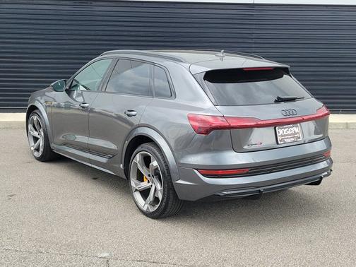 Daytona Gray Pearl Effect 2022 Audi e-tron S Prestige