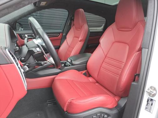 Carrara White Metallic 2022 Porsche Cayenne GTS