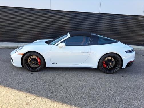 2023 Porsche 911 4 GTS