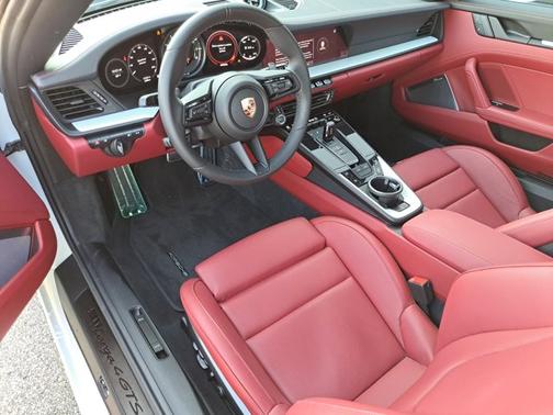 2023 Porsche 911 4 GTS