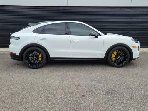 White 2024 Porsche Cayenne Turbo GT