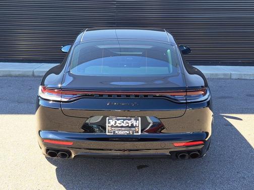 2022 Porsche Panamera 4S