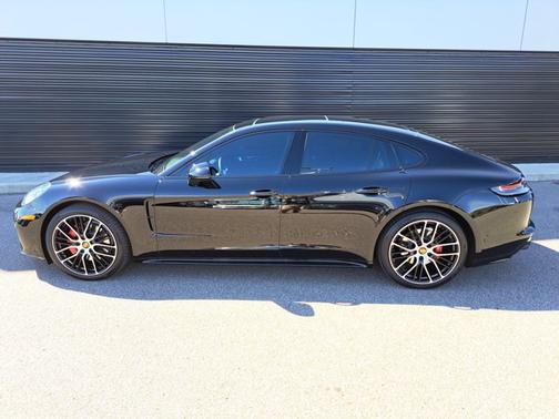 2022 Porsche Panamera 4S
