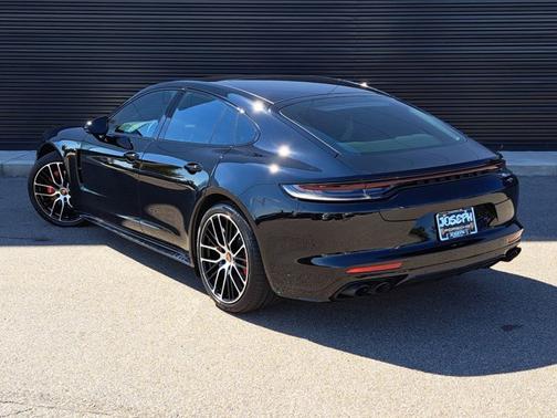 2022 Porsche Panamera 4S