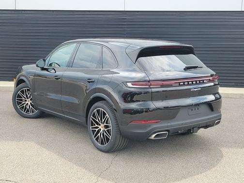 Chromite Black Metallic 2026 Porsche Cayenne E-Hybrid