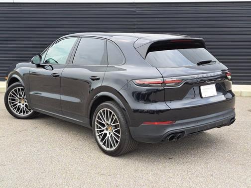 2022 Porsche Cayenne Platinum Edition