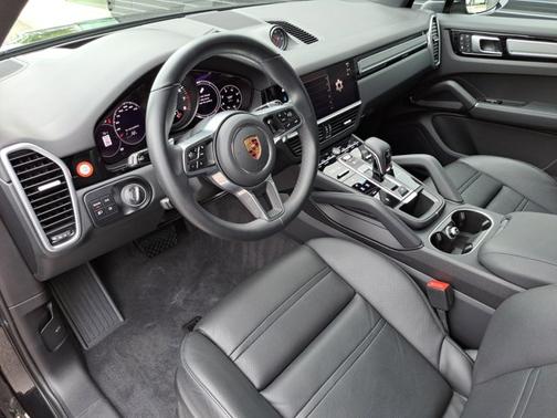 2022 Porsche Cayenne Platinum Edition
