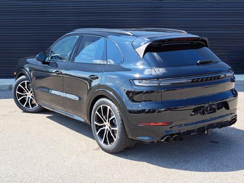 2025 Porsche Cayenne GTS