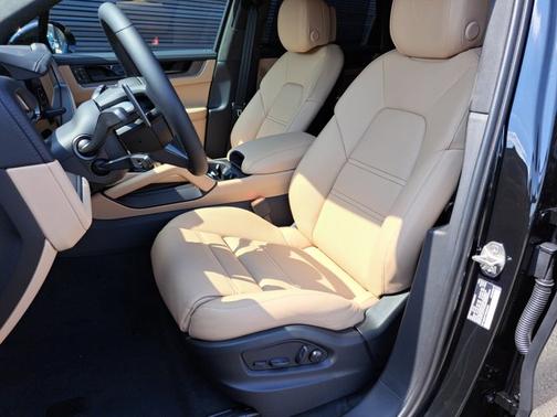 2025 Porsche Cayenne GTS