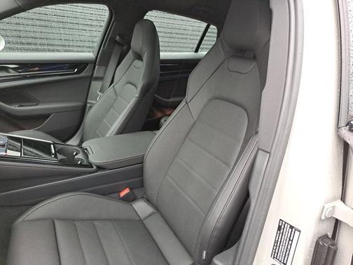 2026 Porsche Panamera 4